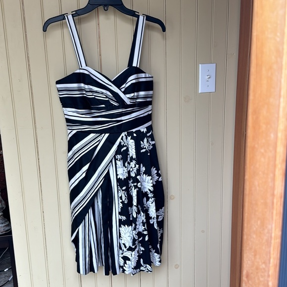 WHBM Party Dress, New with Tags and spare buttons - Picture 3 of 7